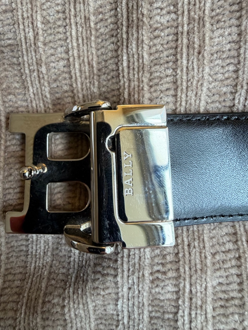 Bally Black Leather Men's Reversible Belt with Silver 'B' Buckle - Picture 4 of 4